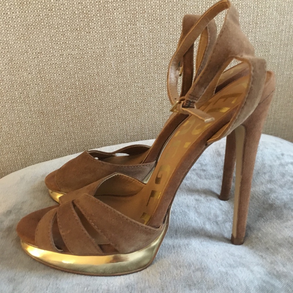 Kelsi Dagger, size 6. Lightly worn.